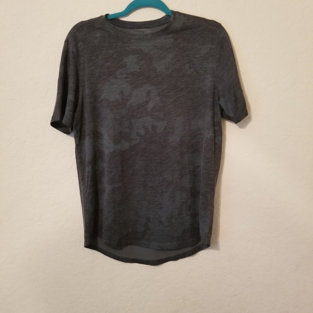 Camo Under armour‎ tshirt
